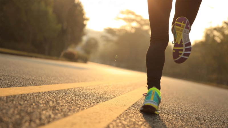 Noua descoperire medicală: Impactul joggingului și tenisului asupra riscului de proteză de șold la pacienții cu osteoartrită