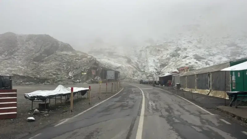 Prima ninsoare pe Transfăgărășan: Avertisment pentru șoferi