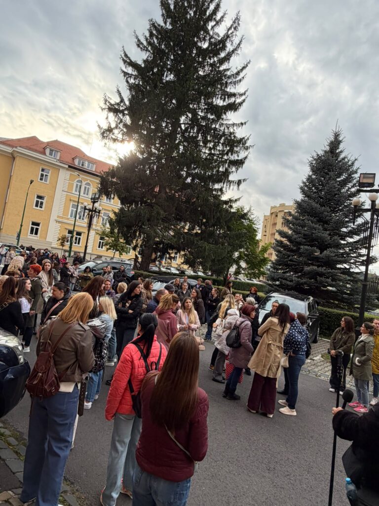 Protest al părinților la Prefectura Brașov