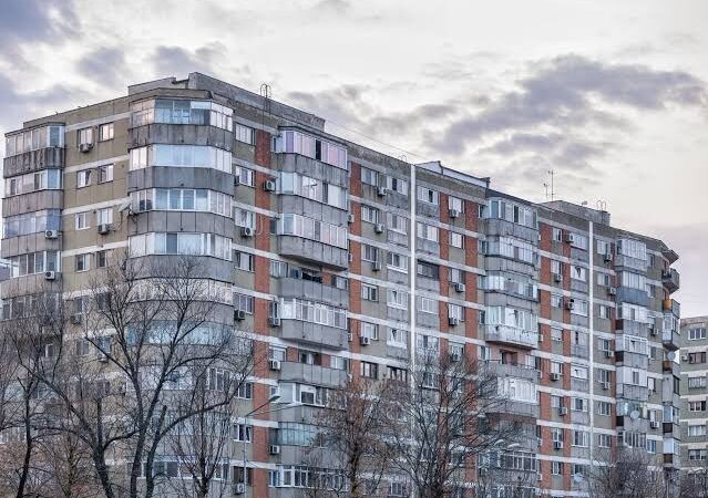 România: Proprietari mulți, locuințe supraaglomerate