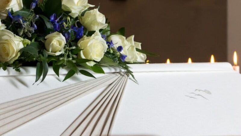 Servicii funerare în Brașov: detalii despre costurile reale ale unei înmormântări și cheltuielile suplimentare ale familiei