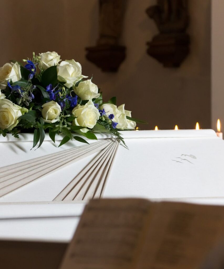 Servicii funerare în Brașov: detalii despre costurile reale ale unei înmormântări și cheltuielile suplimentare ale familiei
