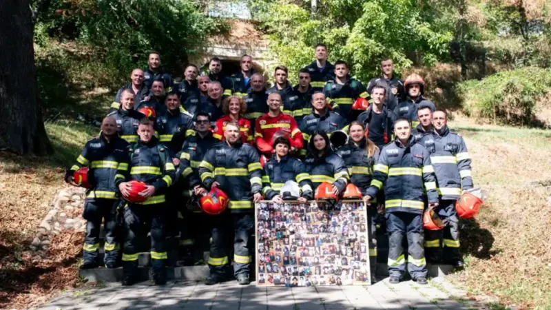 VIDEO | Omagiu adus salvatorilor din 11 septembrie de către pompierii, paramedicii și voluntarii din județul vecin: Au urcat un traseu echivalent cu 110 etaje, înălțimea Turnurilor Gemene