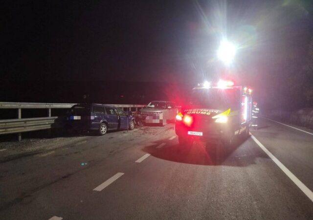 Accident Grav pe DN 13: Opt Răniți, Unul în Stare Critică