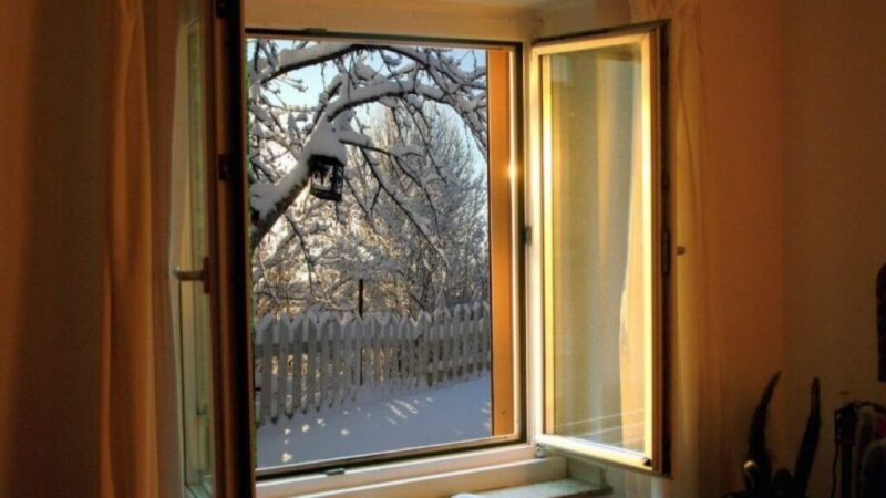 Aerisește Corect Casa Iarna: Evită Pierderile de Căldură