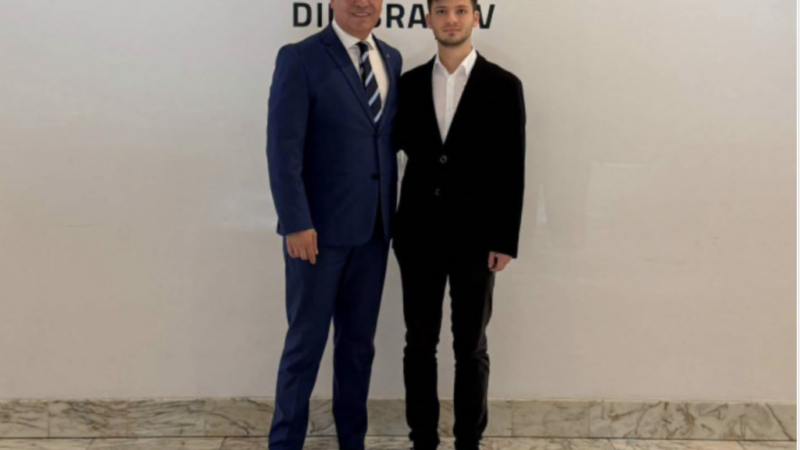 Fiul lui Adrian Veștea, student la Universitatea Transilvania