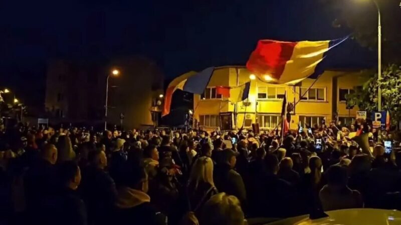 Proteste pentru Călin Georgescu la Arestul Central
