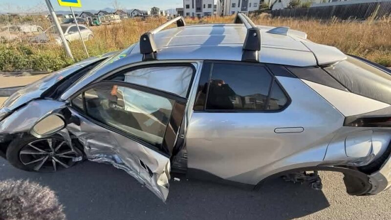 Tânăr fără permis reținut după accident în Sânpetru